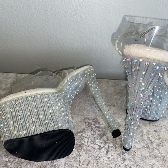 Pleasers - Picture 4 of 12